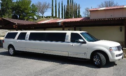 Lincolin Navigator exterior