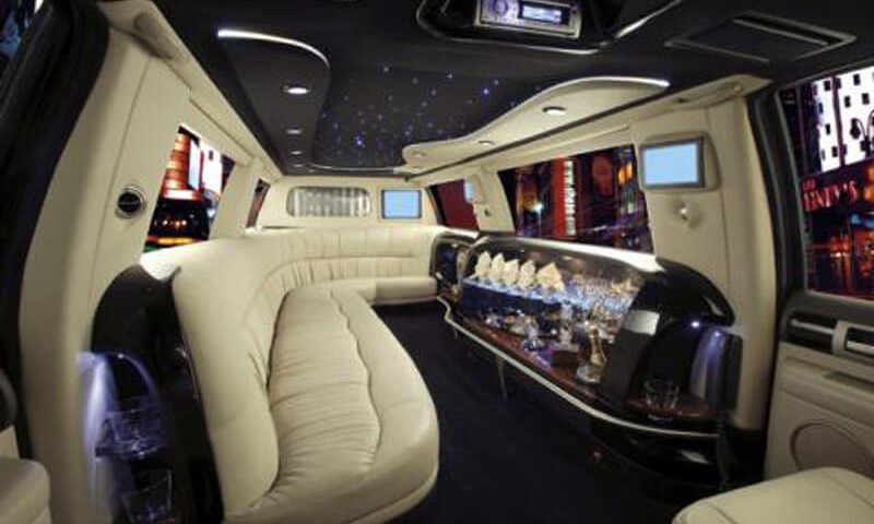 Lincolin Navigator interior